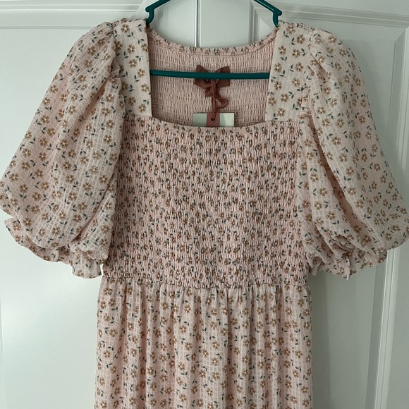 Pale pink maxi dress w/floral pattern. Has the cutest detailing and puff sleeves - Picture 2 of 5